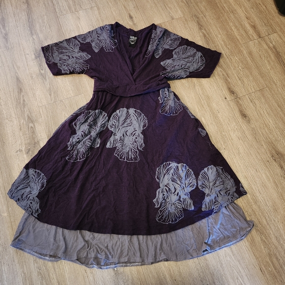 Lilikoi Dresses & Skirts - Lilikoi Deep Purple Top with Vibes